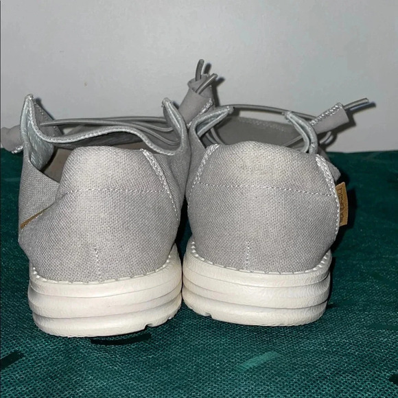 Hey Dude Gray Loafers with Comfortable Slip-On Design - Picture 5 of 9